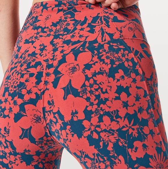 Lululemon - Picture 2 of 4